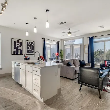 Radiant Condo On The Riverwalk 1325